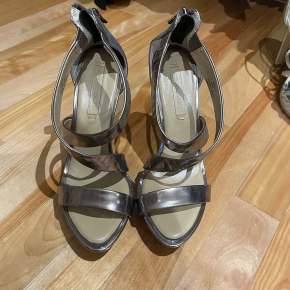 BCBG Platform heel sandal Silver Size 7 - Picture 1 of 7
